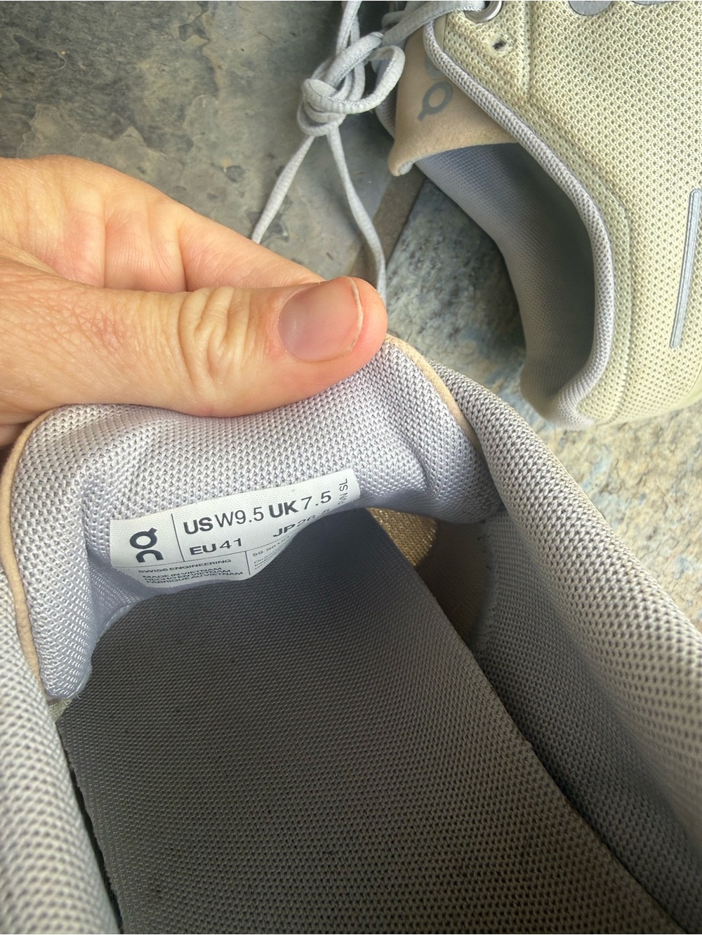 On Running Womens Cloud Sneakers - Picture 3 of 3
